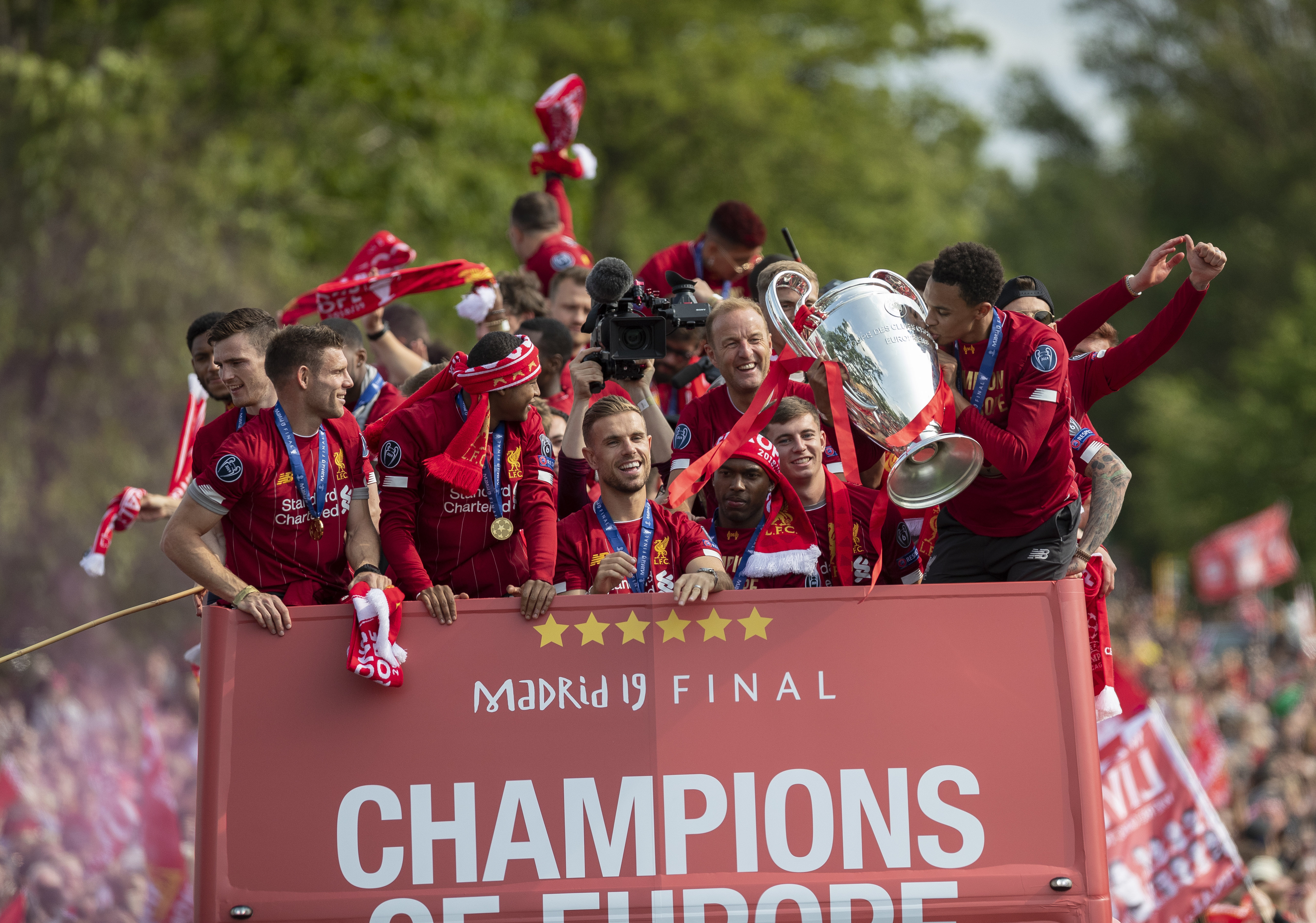 英超战报：维卡里奥送礼，库杜斯破门难救主，热刺1-2富勒姆（英超赛况：维卡里奥失误成祸端，库杜斯破门无力回天，热刺1-2不敌富勒姆）