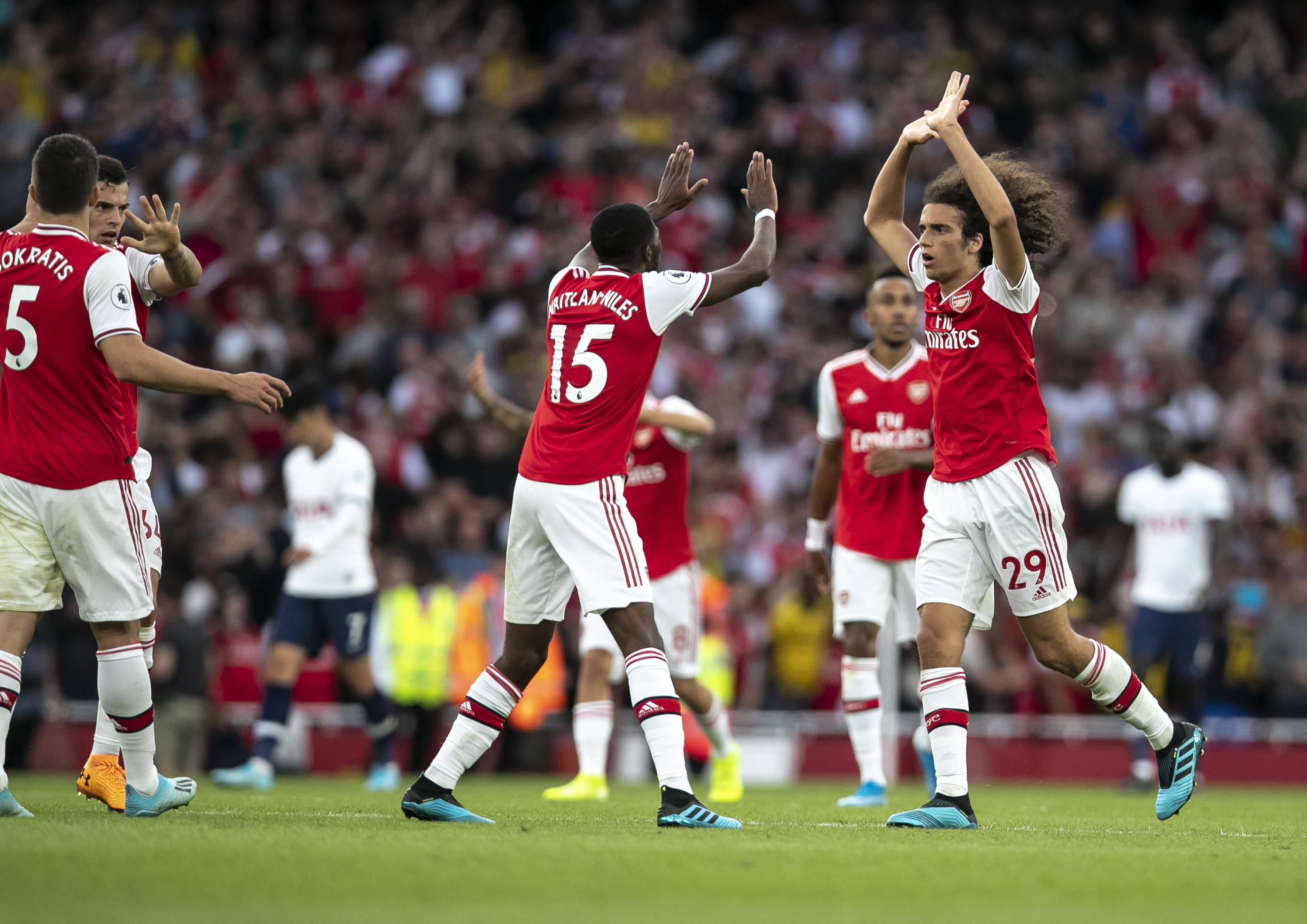 斯洛特：萨拉赫一直对俱乐部和队友很重要，队友有事不会愉快（斯洛特：萨拉赫对俱乐部和队友始终至关重要，队友有事也难言愉快）