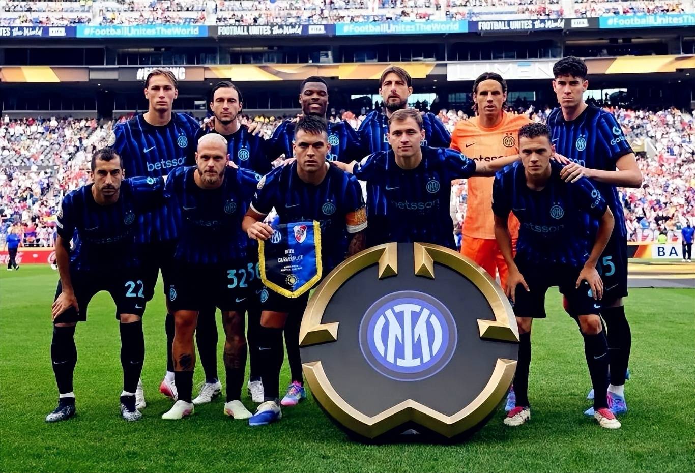 进攻受阻！灰熊半场无人得分上双，三分命中率仅为13.3%（灰熊半场哑火：无一人得分上双，三分仅13.3%）