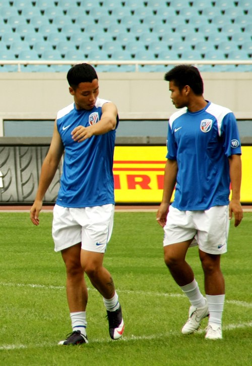 杰伦·约翰逊成为08年詹姆斯以来连续两场砍三双最年轻的前锋（自2008年詹姆斯以来，杰伦-约翰逊成为连续两场拿下三双的最年轻前锋）