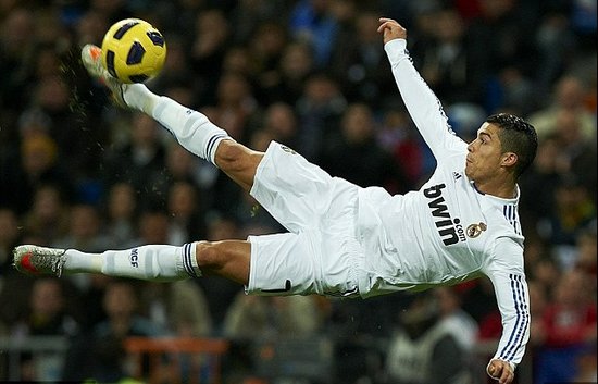 替补登场攻入1球，李嗣镕完成个人中超生涯首秀（替补出场即破门，李嗣镕完成中超处子秀）